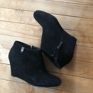 Anne Klein Wedge booties